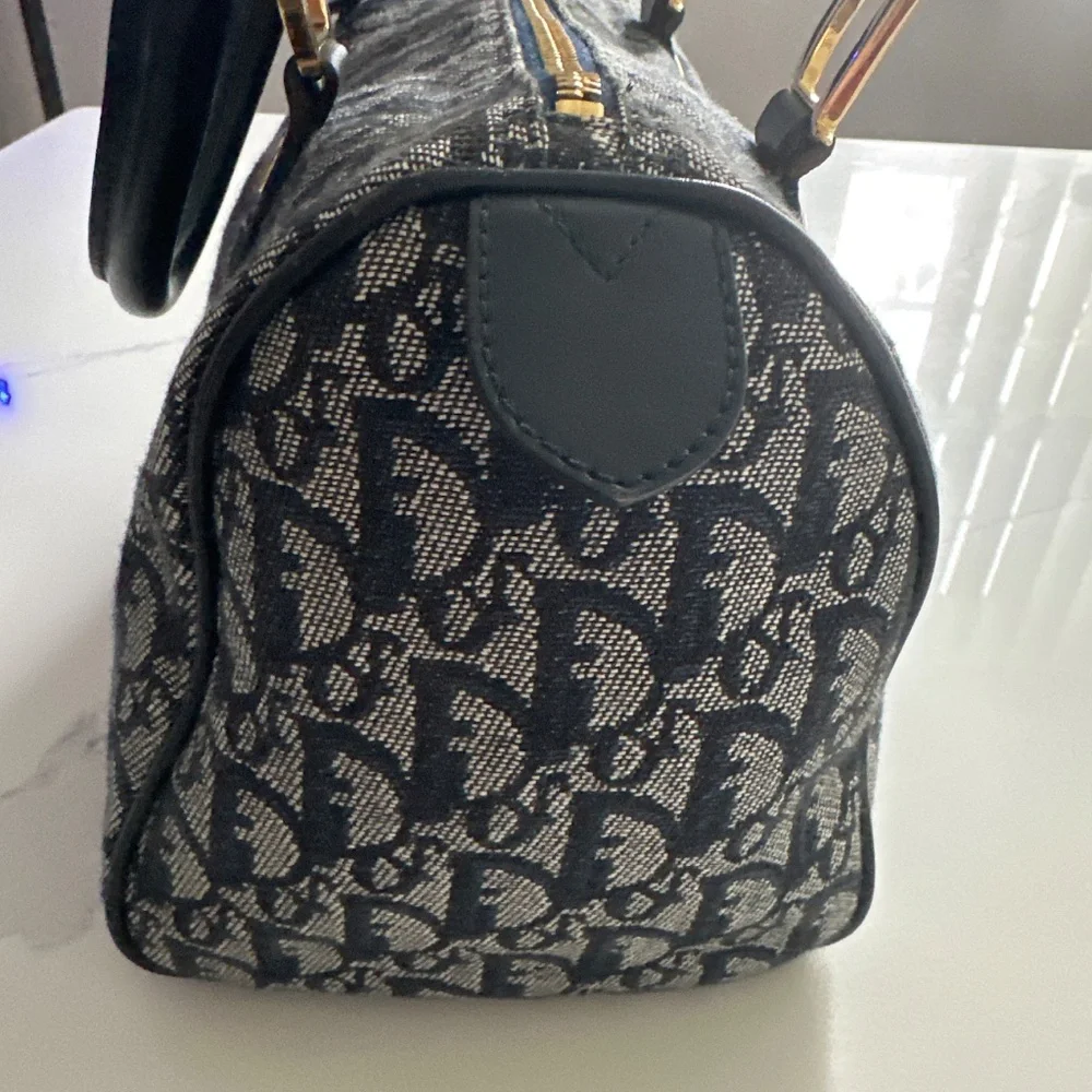 Bag - Picture 2 of 9